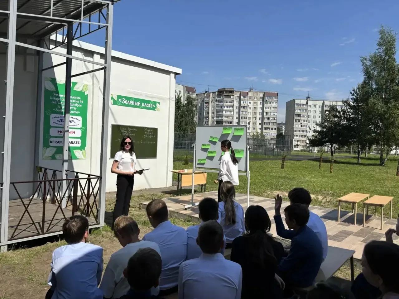 ☀️ На улице настоящая летняя погода, и сидеть за партами становится всё сложнее! ☀️  Ученики 5-б кла