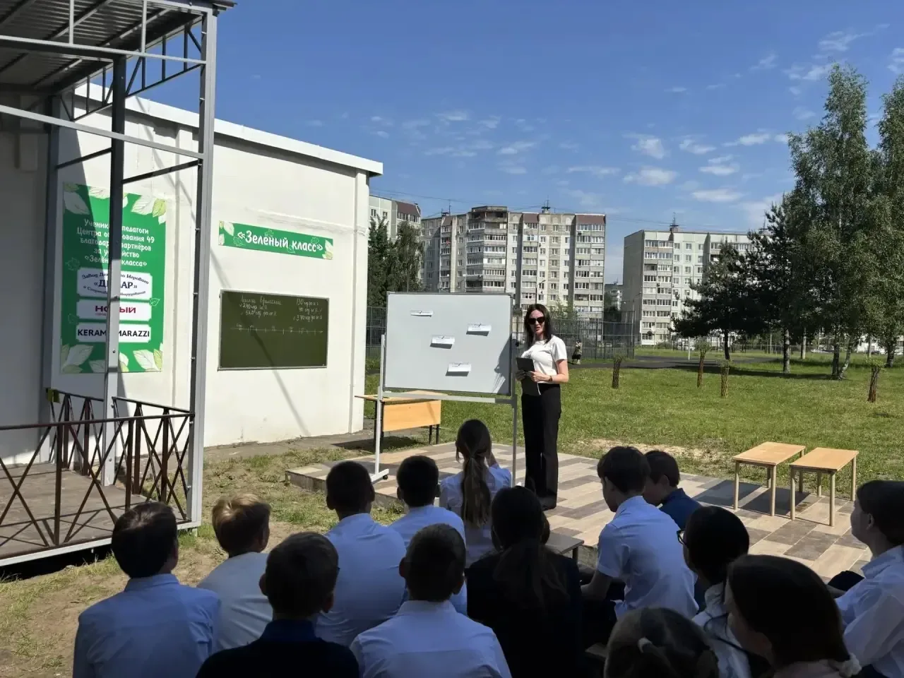 ☀️ На улице настоящая летняя погода, и сидеть за партами становится всё сложнее! ☀️  Ученики 5-б кла
