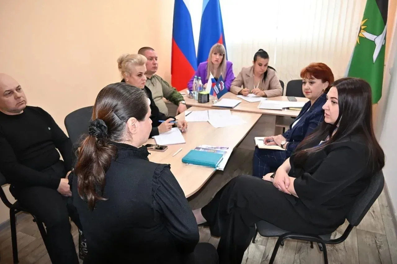 Выездной приём «Правомобиль КСВО ЛНР» прошёл в городе Брянке.  В здании Администрации города с предо