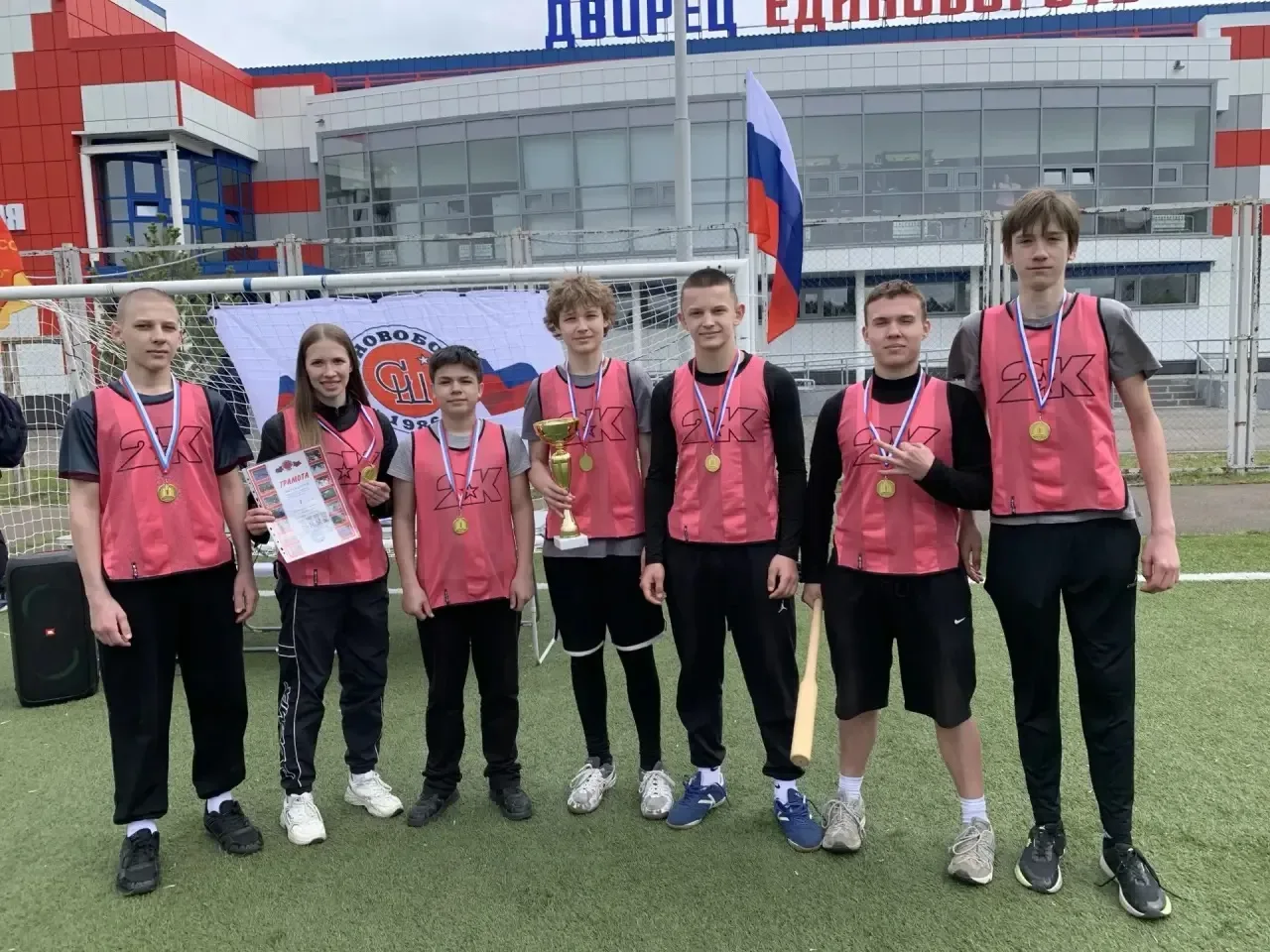 🏆 Гордимся лицеистами!  15 мая на искусственном поле стадиона «Торпедо» прошел командный турнир по м