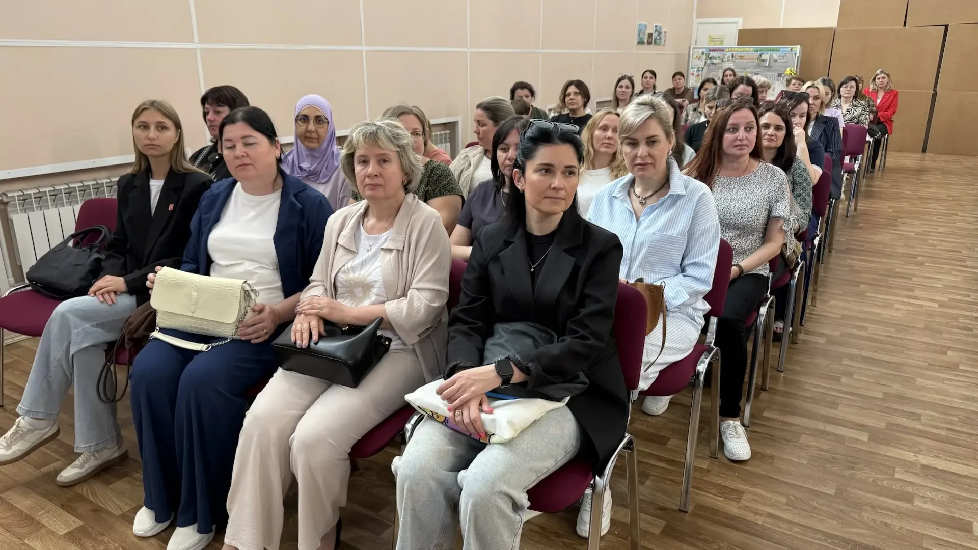 🔥 В нашей школе прошла «Родительская гостиная» с участием первых лиц системы защиты детства региона 