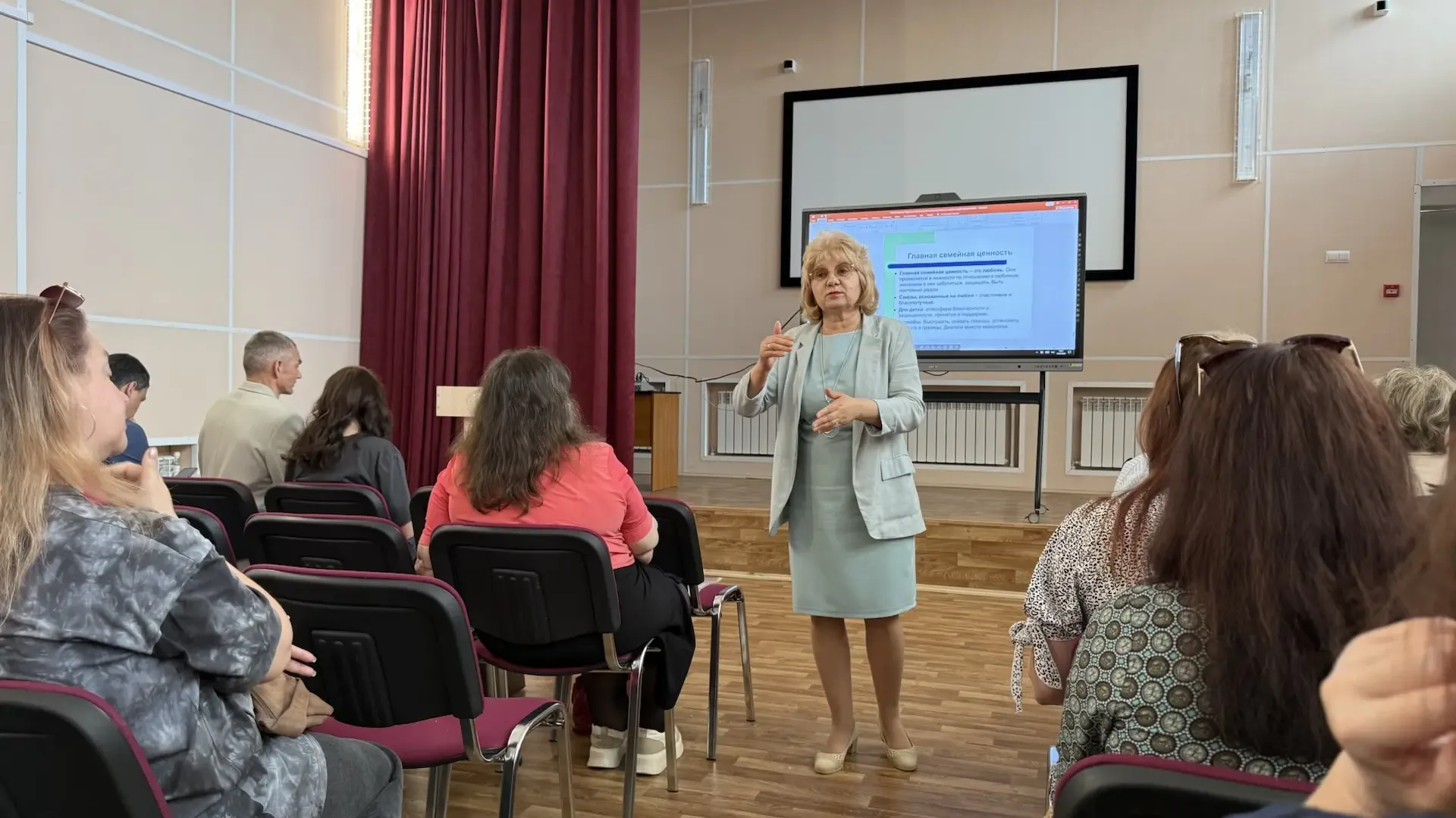 🔥 В нашей школе прошла «Родительская гостиная» с участием первых лиц системы защиты детства региона 
