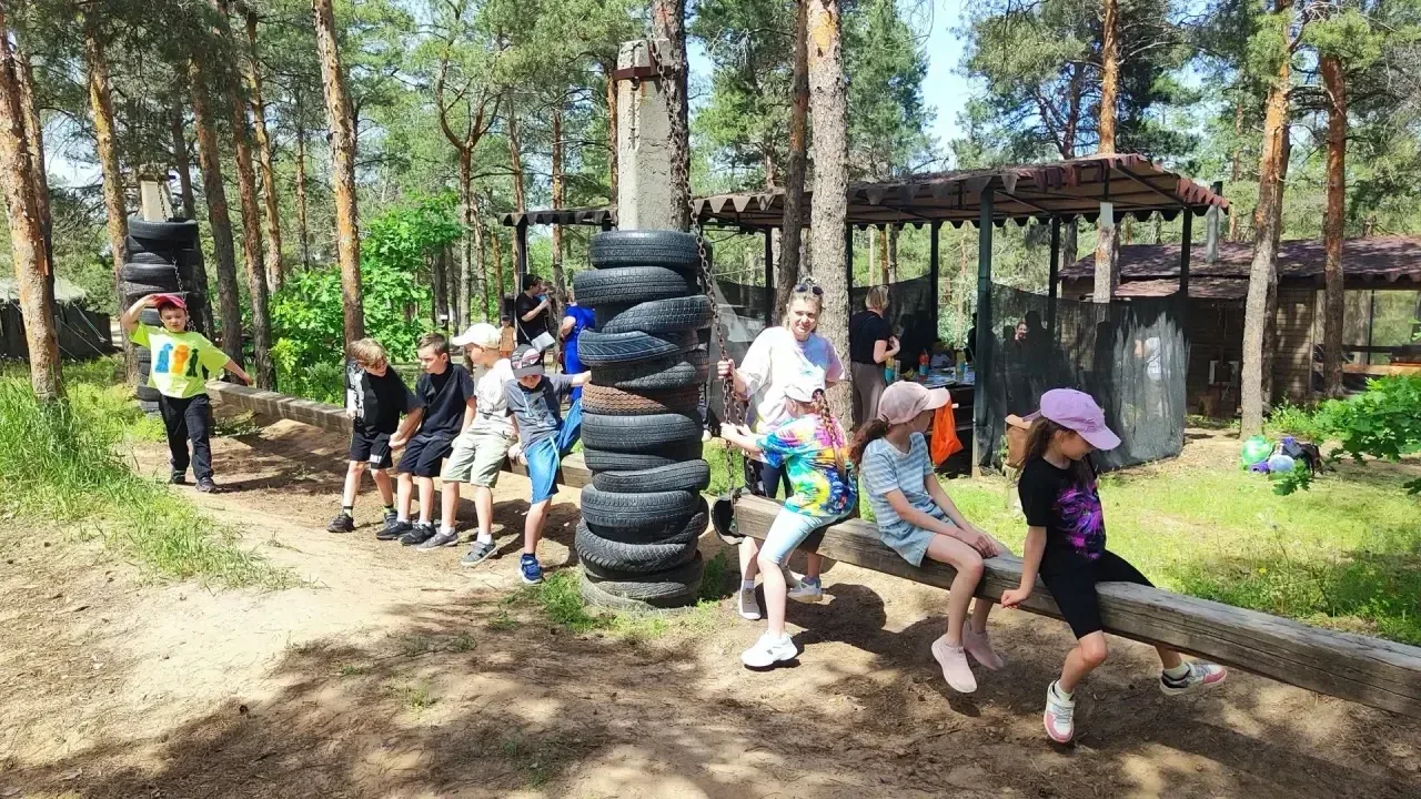 До каникул — чуть больше недели, а настроение уже летнее! ☀️ Как 2 «Б» зарядился энергией в «Воингра