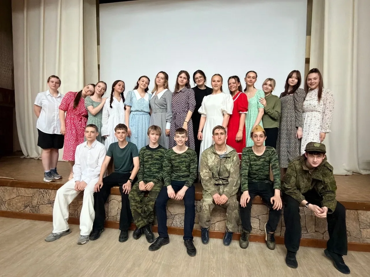 Спасибо всем, кто пришёл на концерт ко Дню Победы👏  Зал был полон — зрители подпевали, а в конце апл