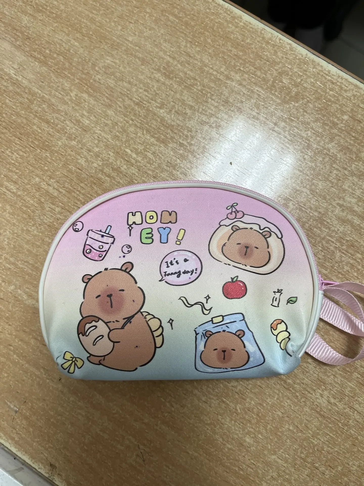 Уважаемые родители, ребята, был найден кошелек 👛  Оставили на вахте