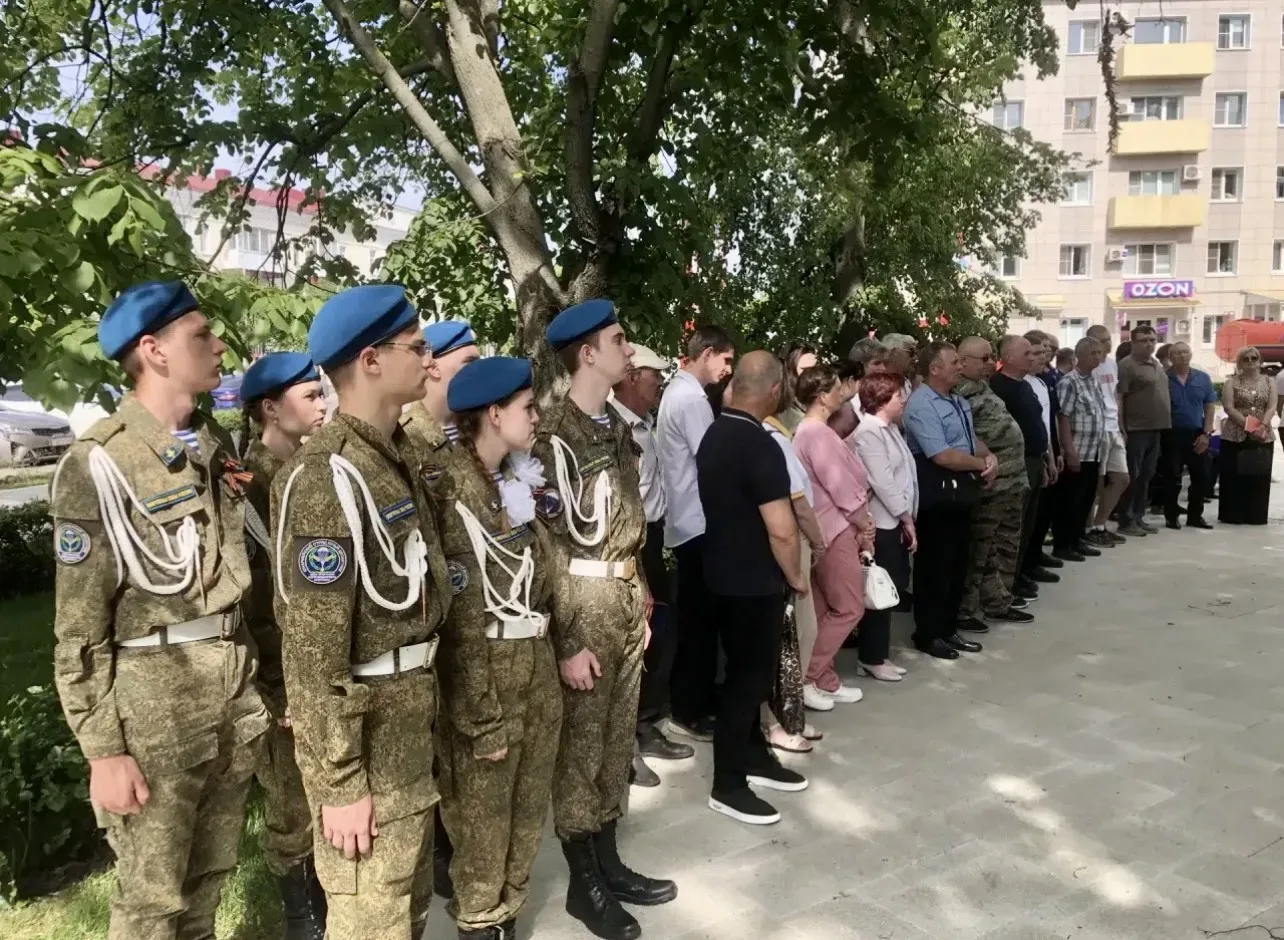 ПОСТ №1   ✅Воспитанники юнармейского отряда «Юный десантник» имени Героя России А.В.Кондрашкина прин