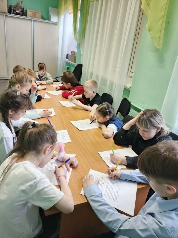 ✨В начальных классах прошла декада по литературному чтению. Ребята участвовали в викторине "Знатоки 