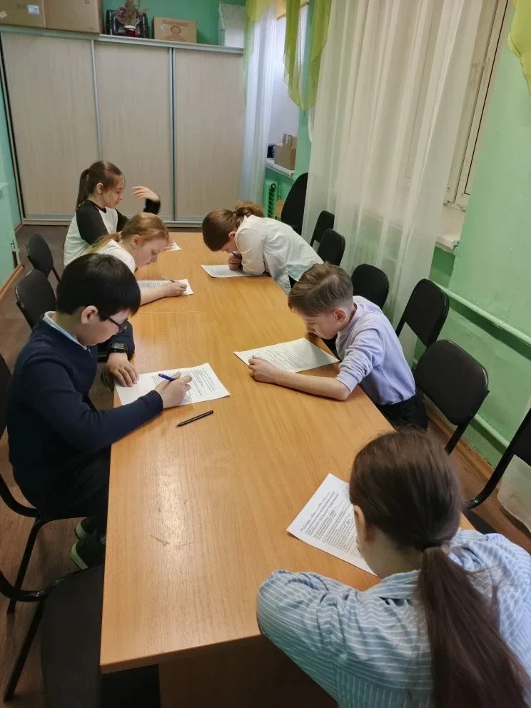 ✨В начальных классах прошла декада по литературному чтению. Ребята участвовали в викторине "Знатоки 