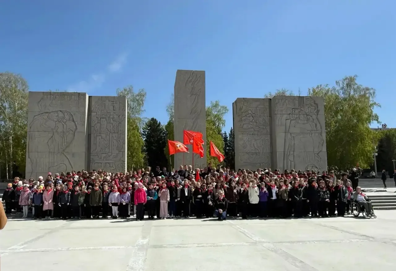 19 мая в 104-ю годовщину Дня рождения Пионерии ребят 3 «В» класса приняли в пионеры🚩   Торжественное