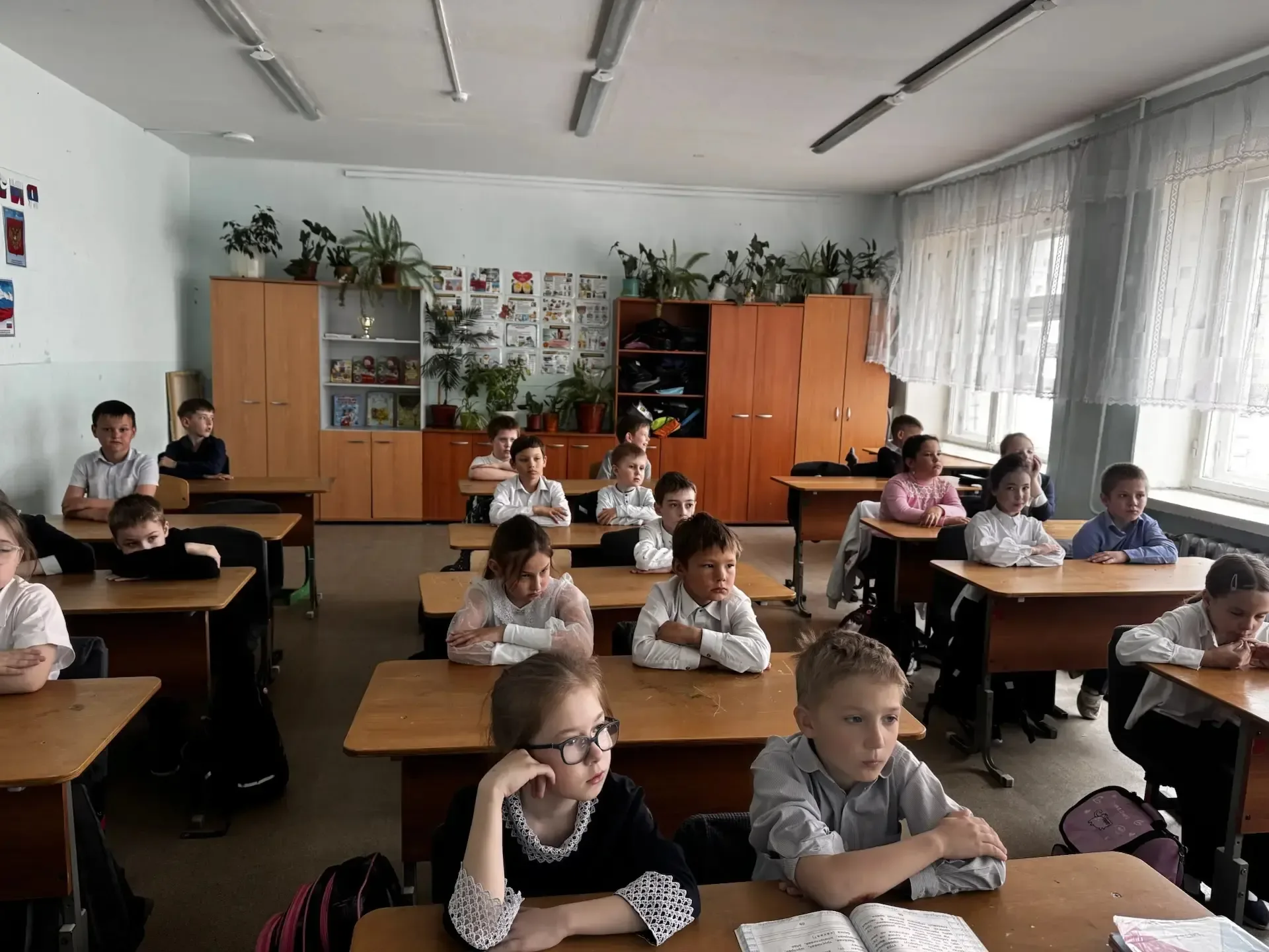 14 мая в начальной школе прошли познавательные уроки на важную и актуальную тему — кибермошенничеств