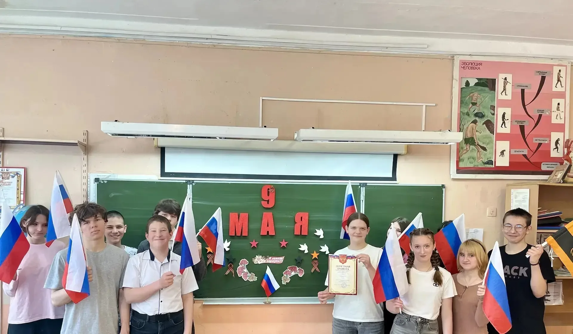 #УрокиПамяти#ДеньПобеды 🇷🇺Учащиеся почтили память героев, которые сражались за нашу Родину в годы Ве
