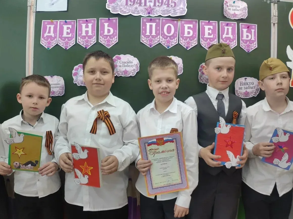 #УрокиПамяти#ДеньПобеды 🇷🇺Учащиеся почтили память героев, которые сражались за нашу Родину в годы Ве