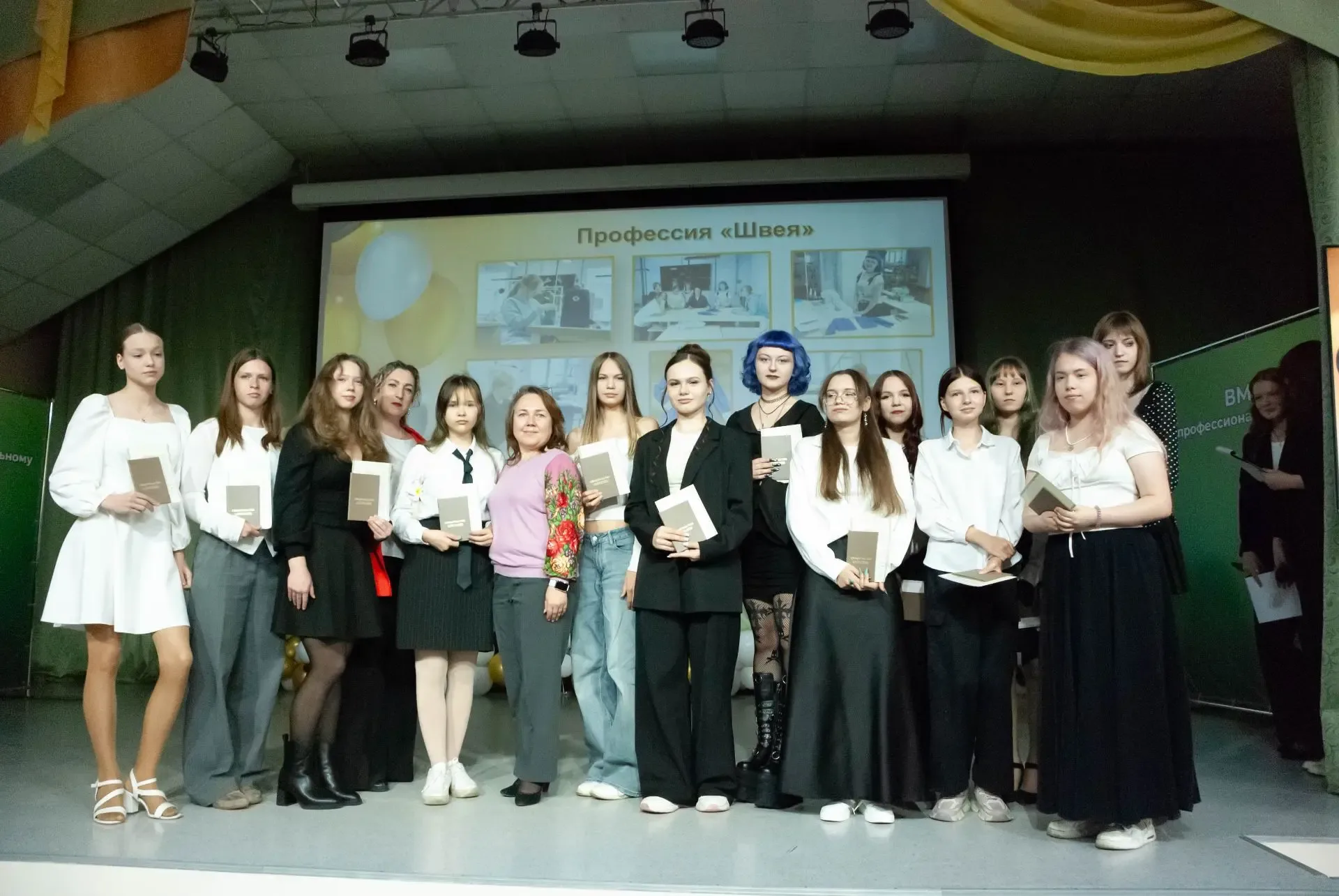 🎉  В Алтайской академии гостеприимства прошло торжественное вручение свидетельств о присвоении профе