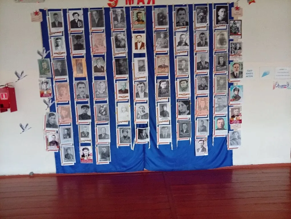 В рамках акции, в школе МБОУ "СОШ 10" была организована «Стена Памяти». Это – дань благодарности тем