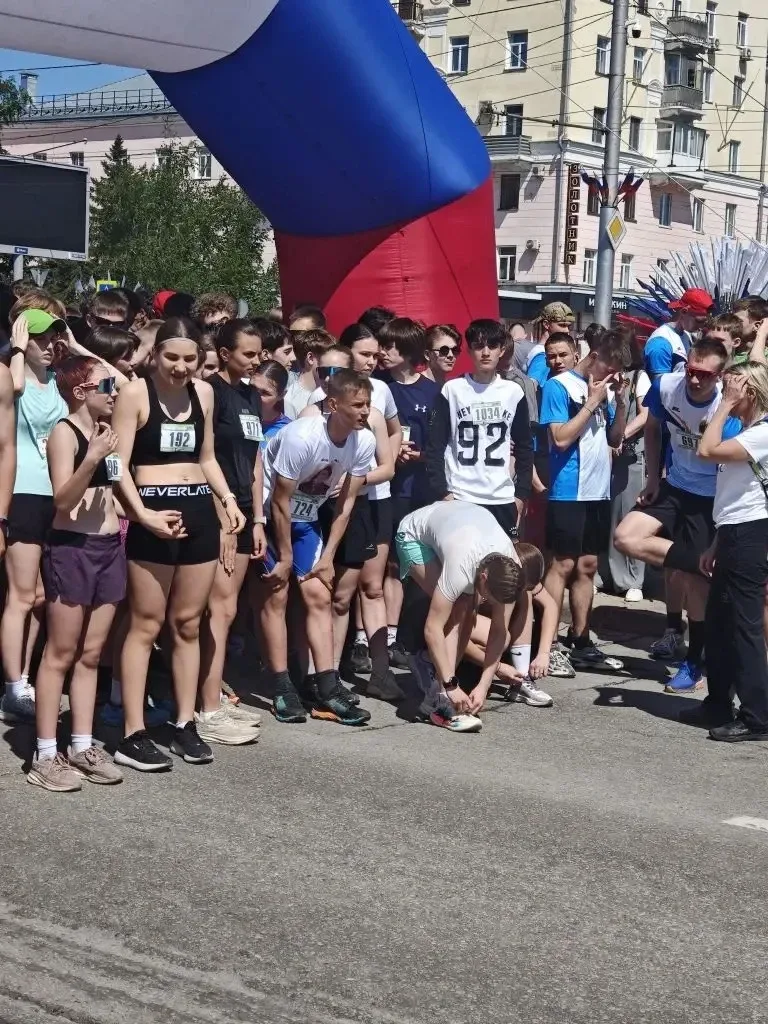 Сегодня учащиеся  нашей МБОУ "СОШ  N106" под руководством Мустафина С. М. приняли  участие в традици