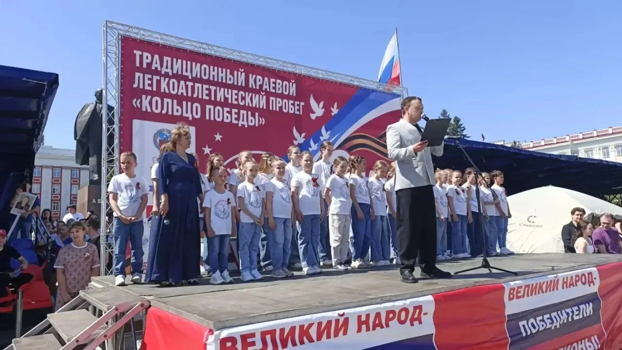 Сегодня учащиеся  нашей МБОУ "СОШ  N106" под руководством Мустафина С. М. приняли  участие в традици