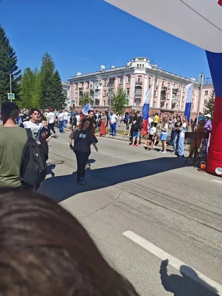 Сегодня учащиеся  нашей МБОУ "СОШ  N106" под руководством Мустафина С. М. приняли  участие в традици