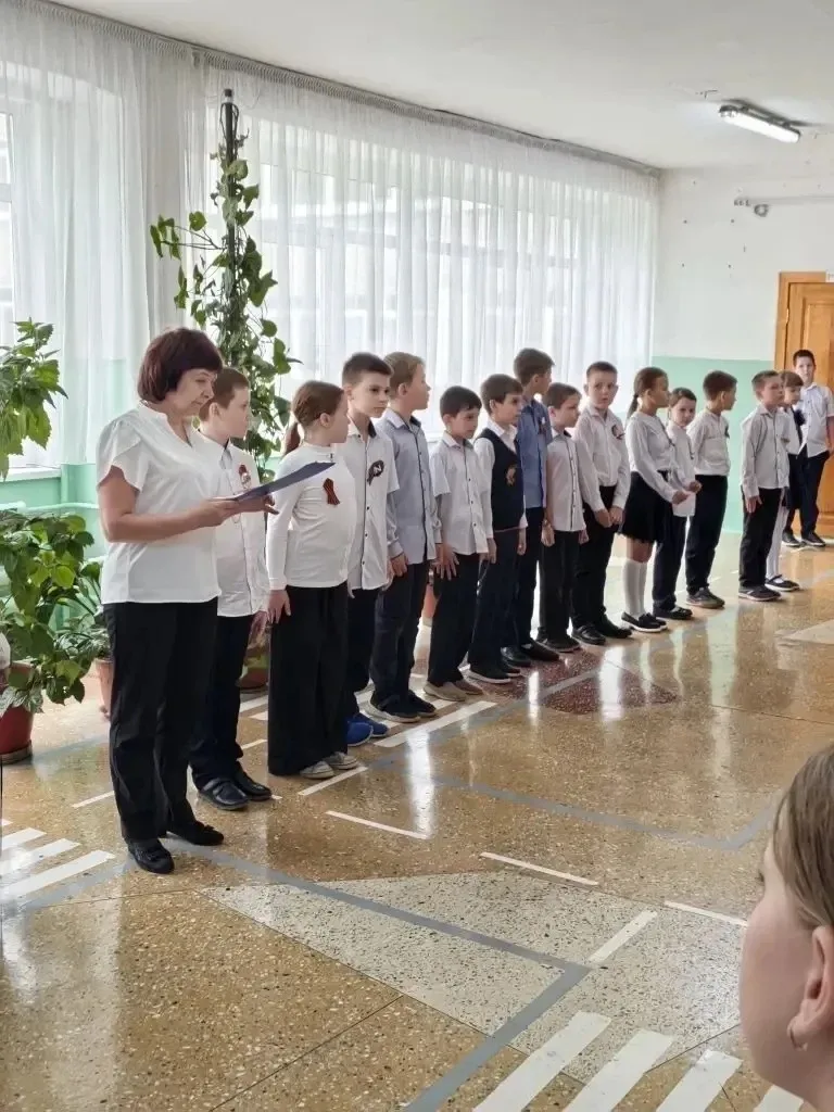 В МБОУ "СОШ N106" прошли  мероприятия, посвященные празднованию Дня Победы. Трапезникова Л. В.  пров