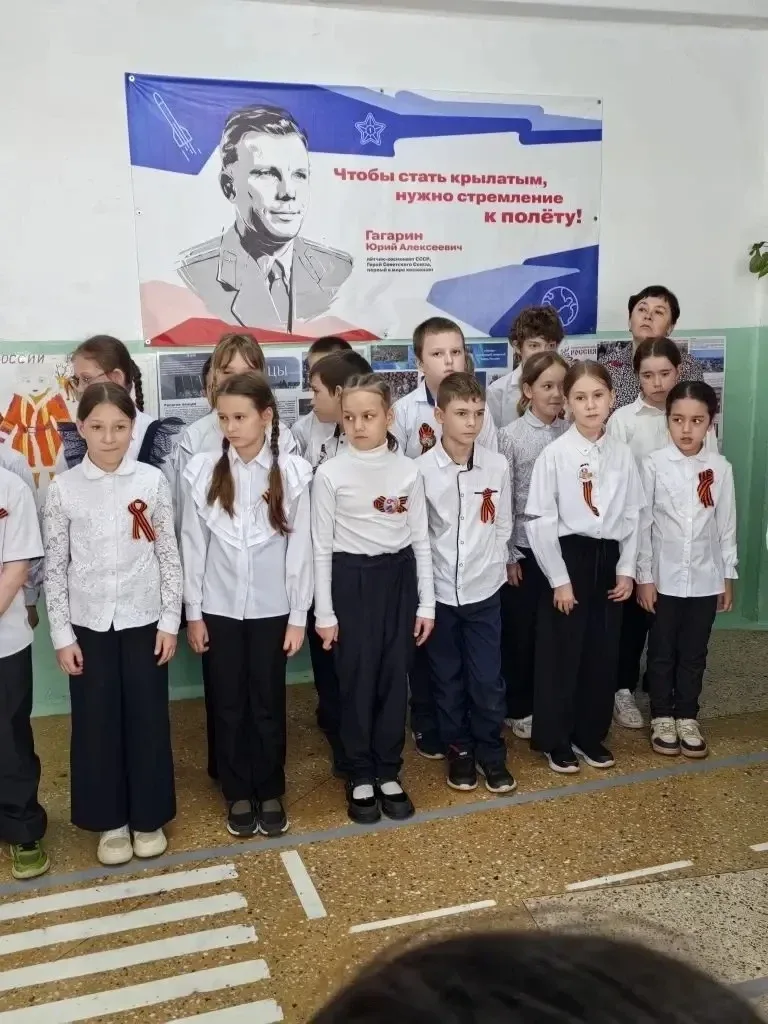 В МБОУ "СОШ N106" прошли  мероприятия, посвященные празднованию Дня Победы. Трапезникова Л. В.  пров