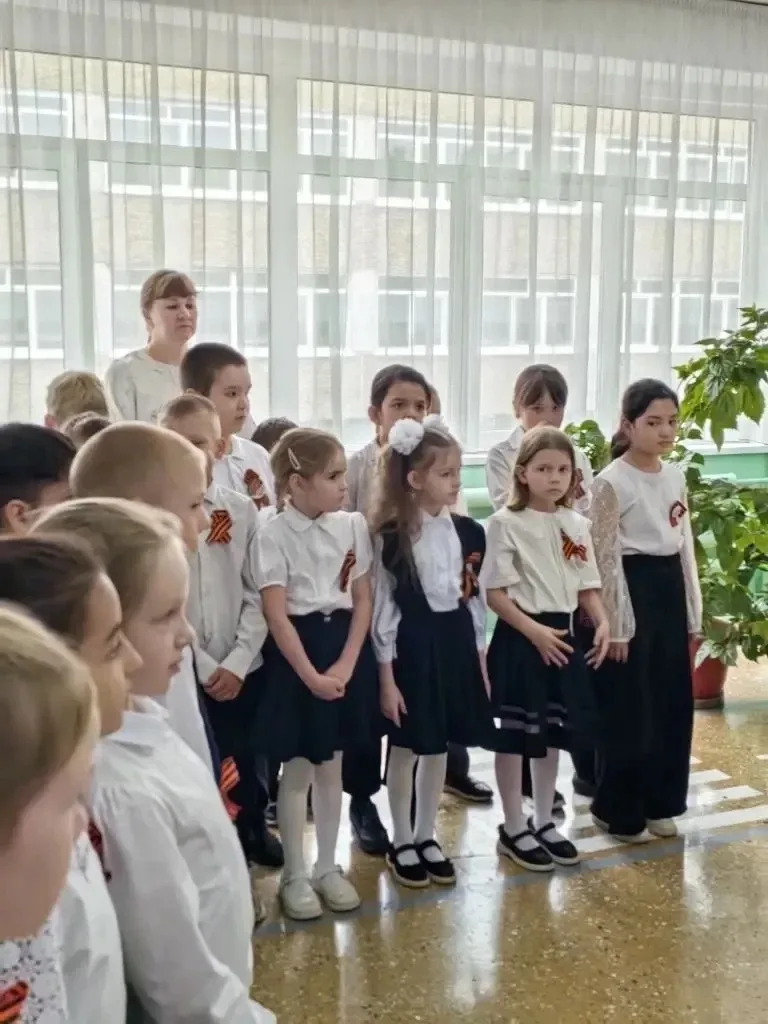 В МБОУ "СОШ N106" прошли  мероприятия, посвященные празднованию Дня Победы. Трапезникова Л. В.  пров