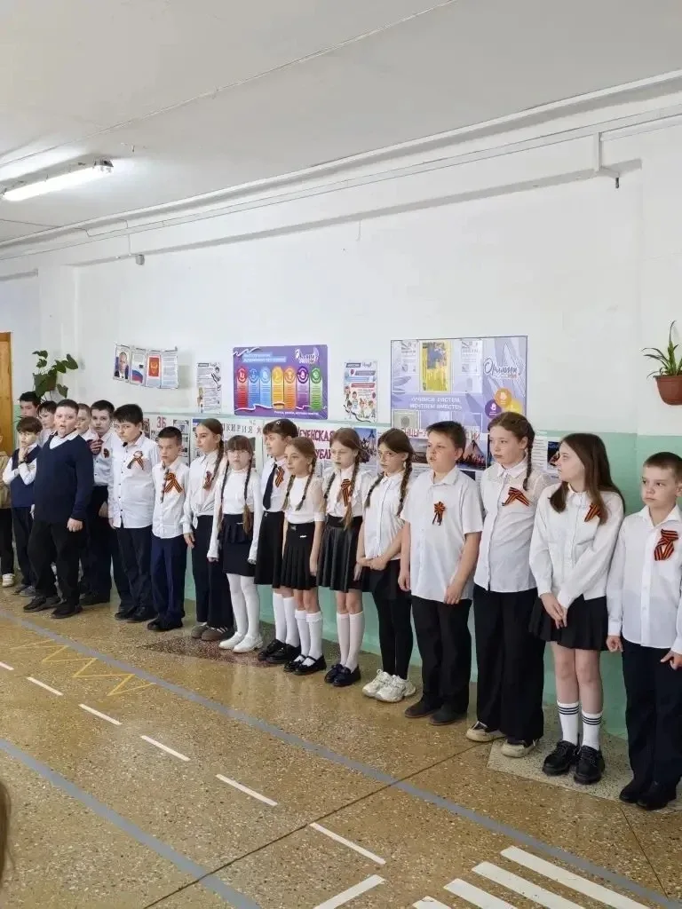 В МБОУ "СОШ N106" прошли  мероприятия, посвященные празднованию Дня Победы. Трапезникова Л. В.  пров