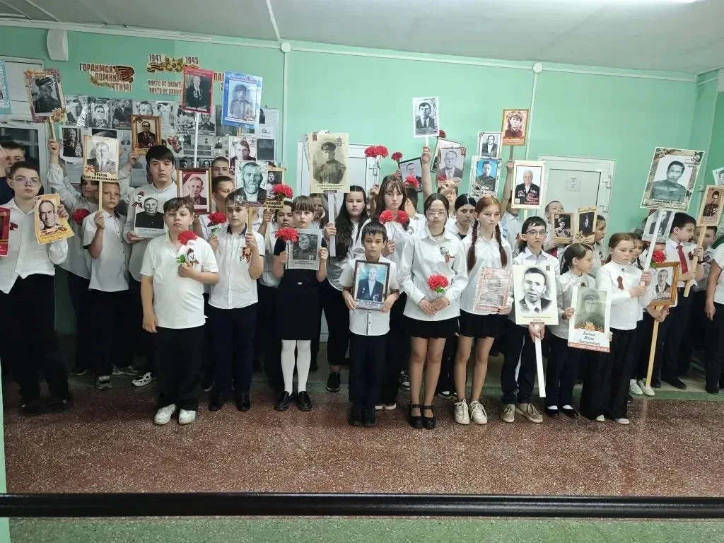 В МБОУ "СОШ N106" прошли  мероприятия, посвященные празднованию Дня Победы. Трапезникова Л. В.  пров