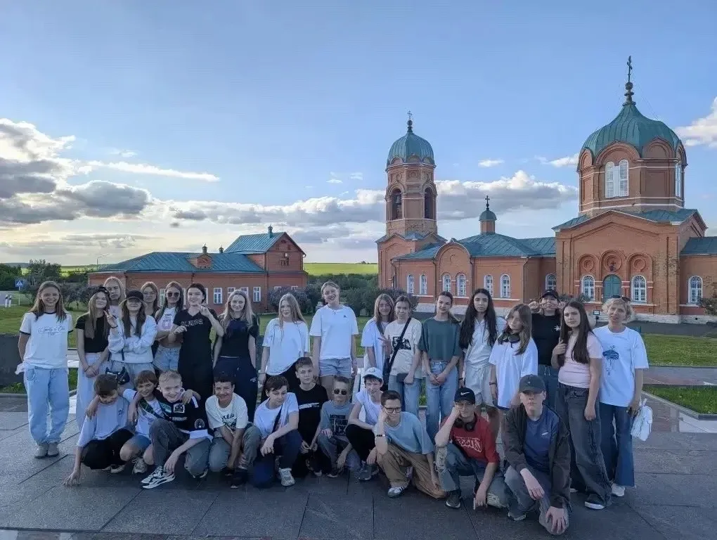 🏰 Путешествие в историю: 6 «Б» на Куликовом поле!  6 «Б» класс вместе с классным руководителем Шкару