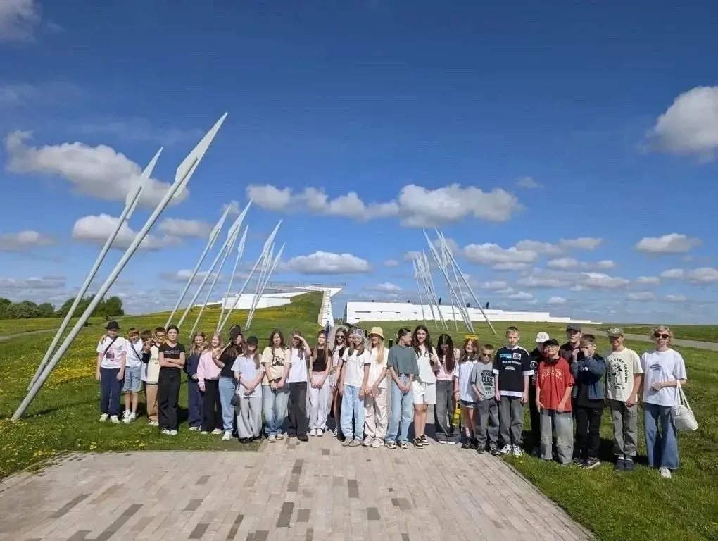 🏰 Путешествие в историю: 6 «Б» на Куликовом поле!  6 «Б» класс вместе с классным руководителем Шкару