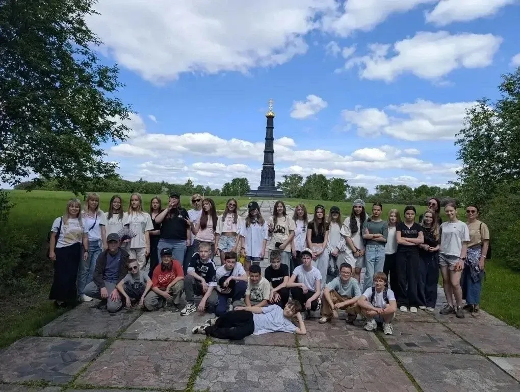 🏰 Путешествие в историю: 6 «Б» на Куликовом поле!  6 «Б» класс вместе с классным руководителем Шкару