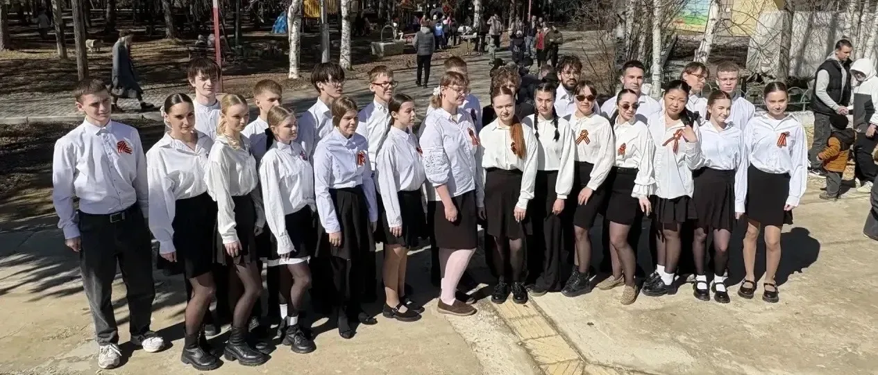 Сегодня  на площади произошло нечто по-настоящему трогательное и объединяющее. Наша школа присоедини