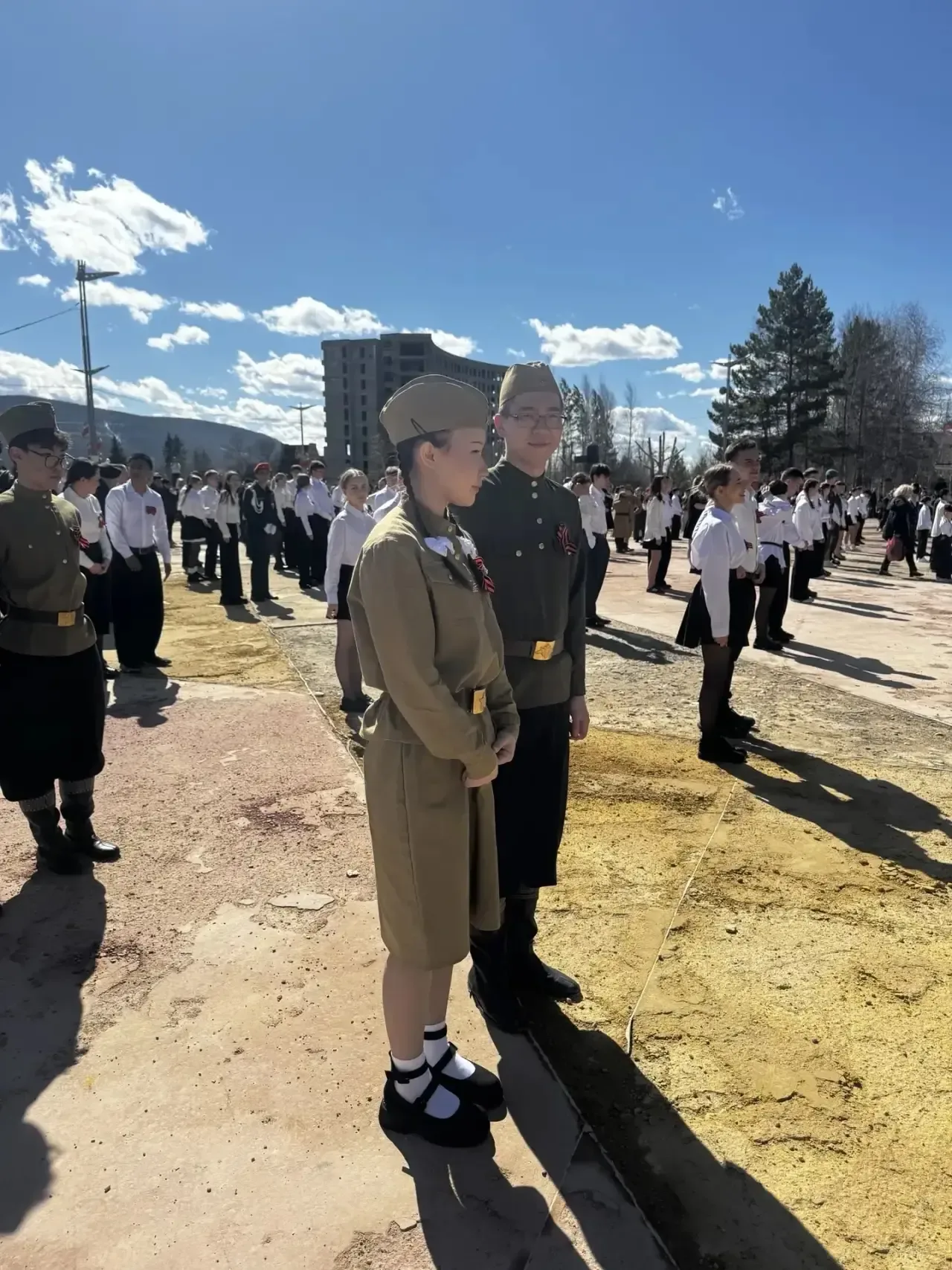 День Победы-Великий праздник!  Подвиг нашего народа- это вечный урок мужества и любви к Родине. Но э