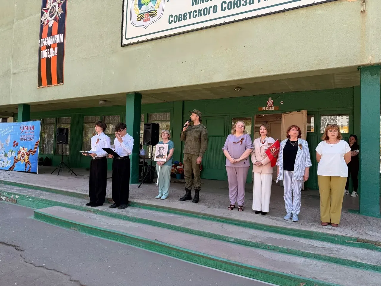 🎖 День Победы в гимназии №34, корпус 2    Сегодня в нашей гимназии прошёл торжественный митинг и акц