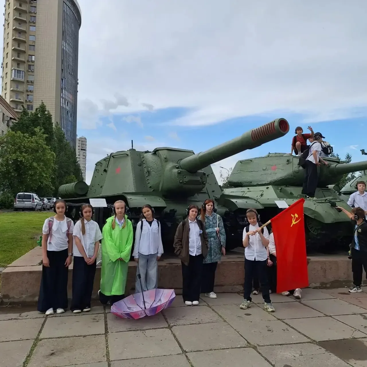 19 мая 6Б побывал на необычной экскурсии-спектакле "Прикосновение". Дети, познакомились с мальчиком,