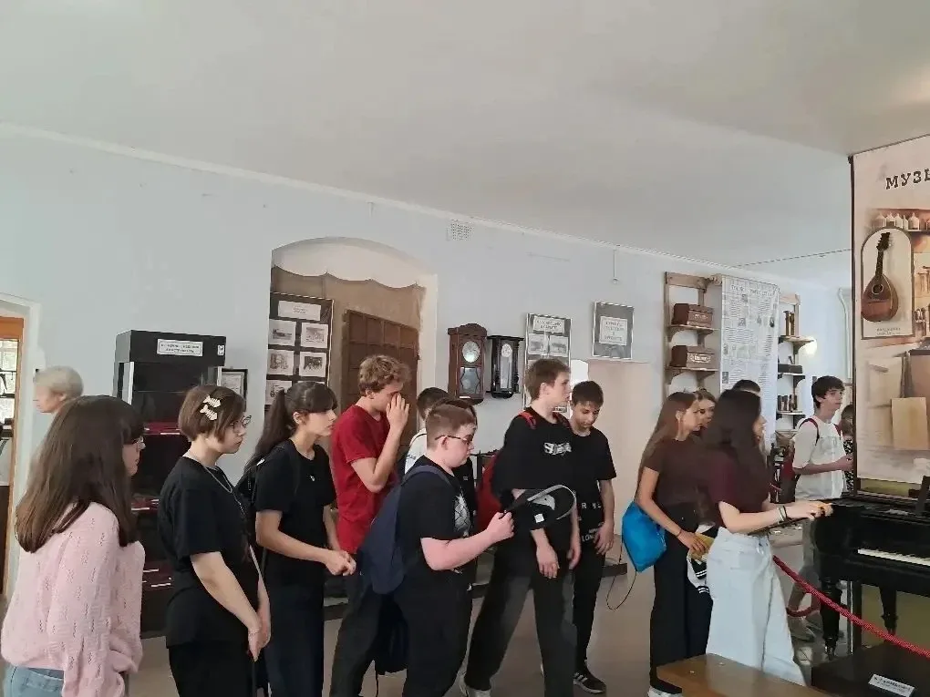 Учащиеся 8А, 8В и 7Г классов стали гостями музея-заповедника «Старая Сарепта» — уникального архитект