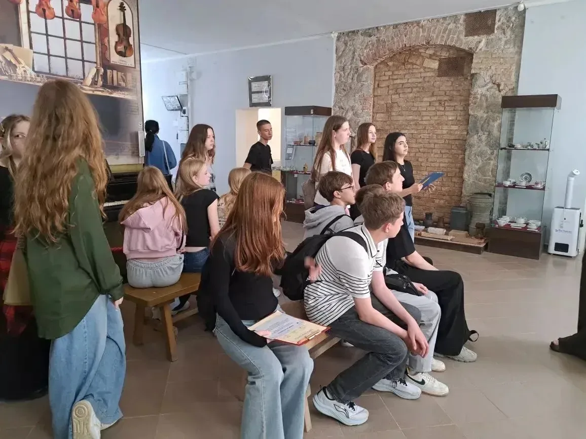 Учащиеся 8А, 8В и 7Г классов стали гостями музея-заповедника «Старая Сарепта» — уникального архитект