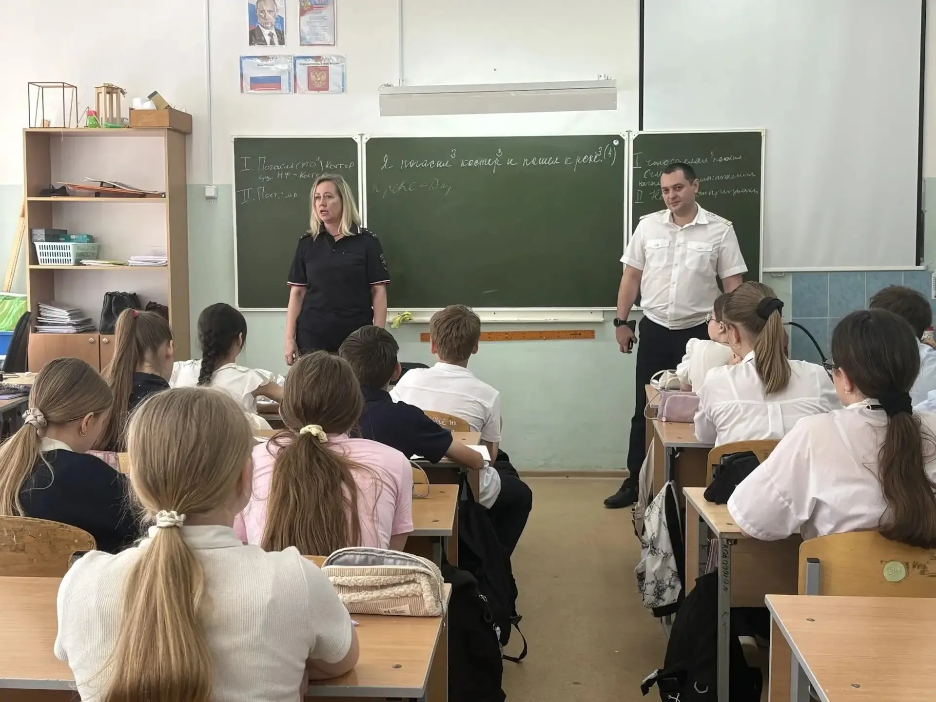 Сотрудники ГИБДД провели профилактическую беседу с учащимися в преддверии летних каникул, чтобы напо