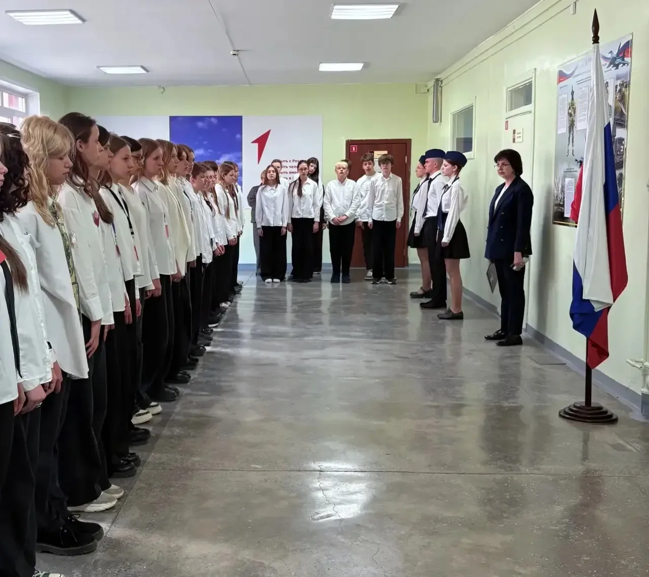 Открытие стенда «Лента времени, посвященная истории специальной военной операции»  В школе №128 был 