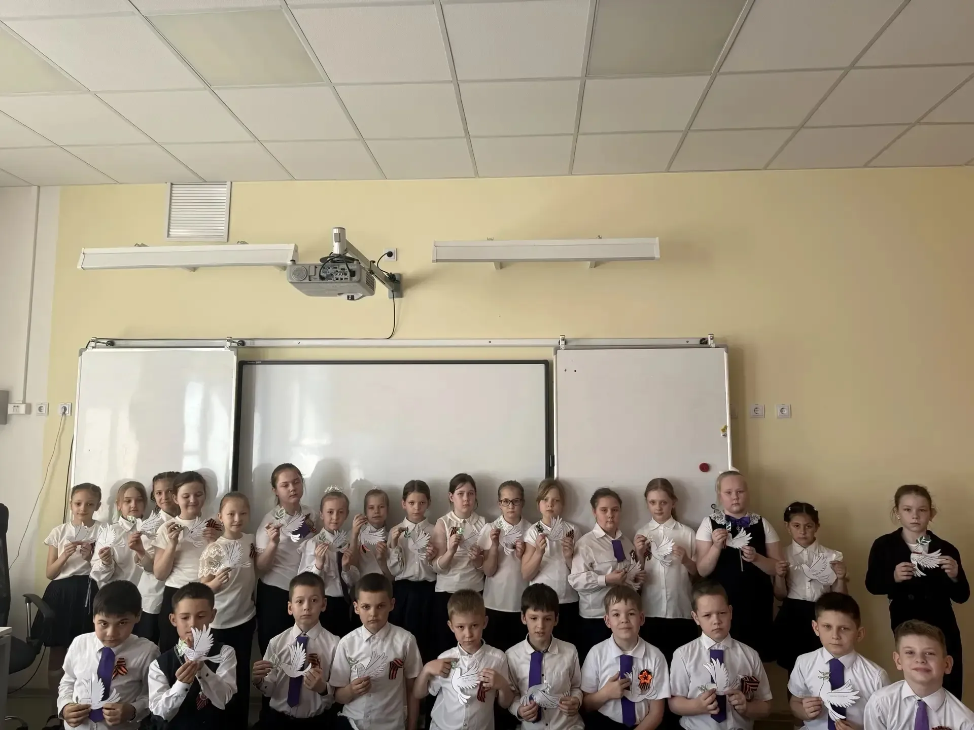 ⭐В 1-8 классах нашей школы прошли Уроки Мужества. Активное участие в их подготовке принял школьный л