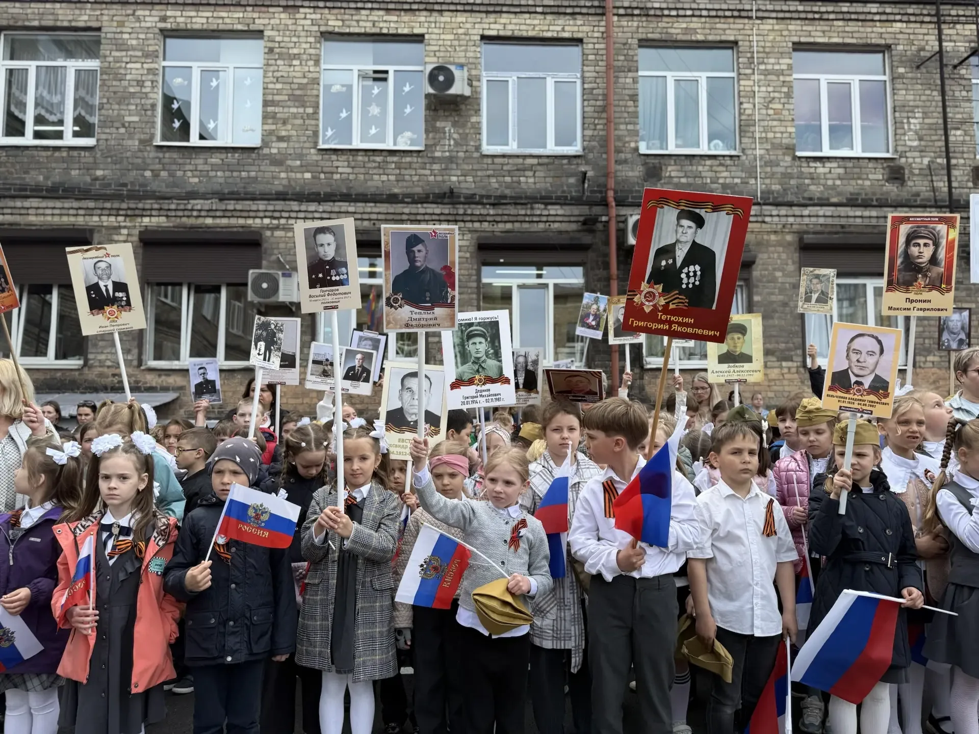 «Бессмертный полк в каждой школе» 🕊  Бессмертный полк — символ памяти, который объединяет жителей на