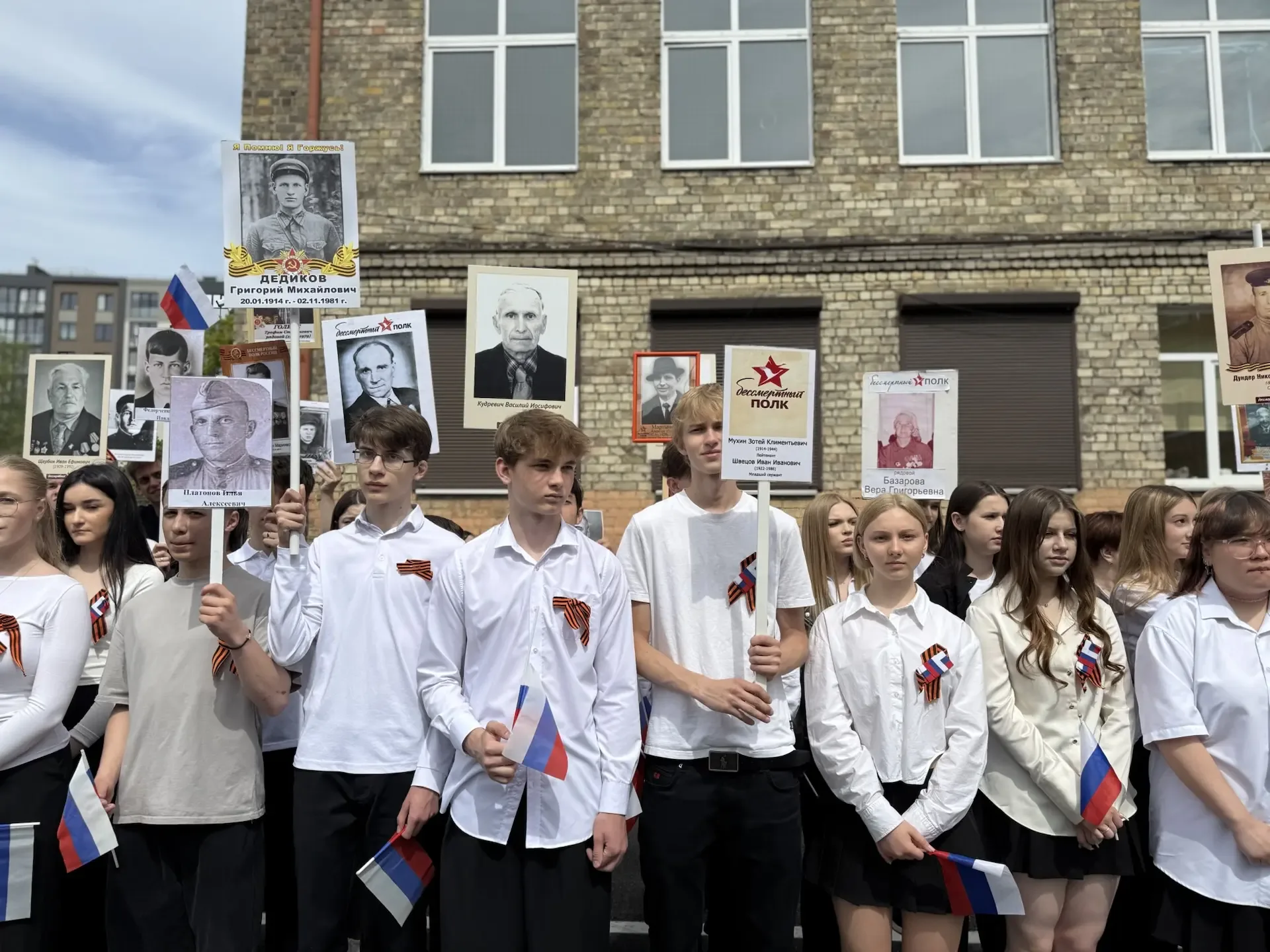 «Бессмертный полк в каждой школе» 🕊  Бессмертный полк — символ памяти, который объединяет жителей на