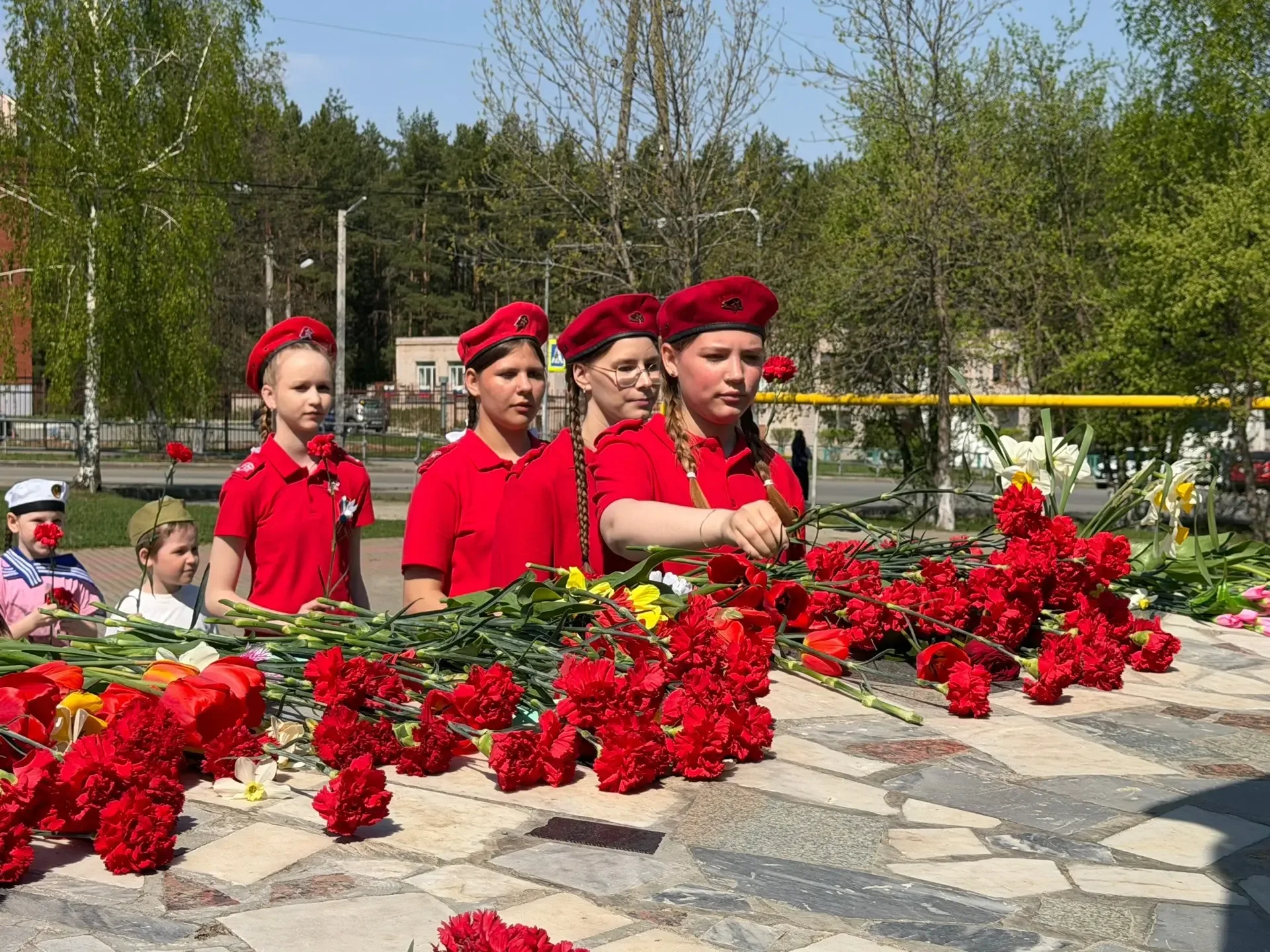 ЭТОТ ДЕНЬ МЫ ПРИБЛИЖАЛИ КАК МОГЛИ...  🇷🇺 Сегодняшний день ученики школы №12 провели в предпраздничны