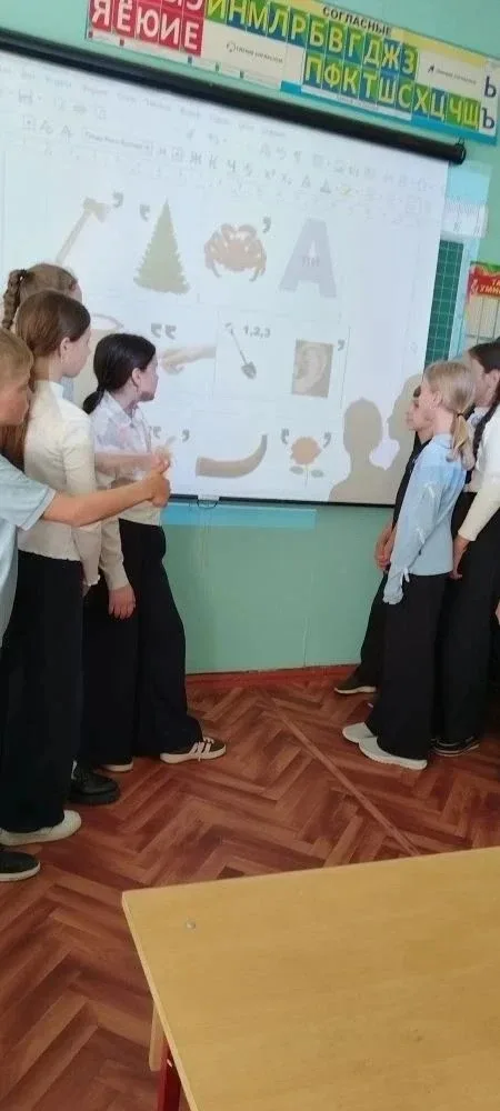 15 мая учащиеся третьего и четвëртых классов 6 корпуса  приняли участие в игре-квесте "Моя малая род