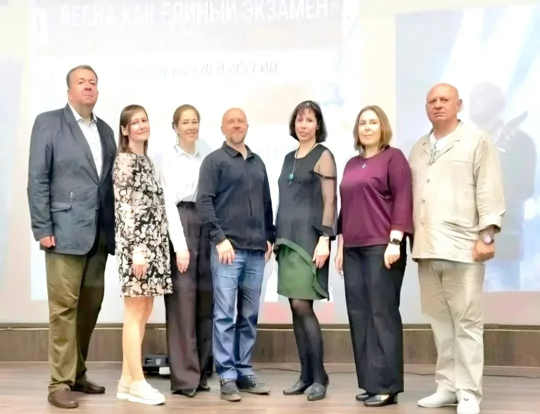 13 мая обучающиеся 10 Б класса посетили музыкально-поэтическую программу «Весна как единый экзамен» 