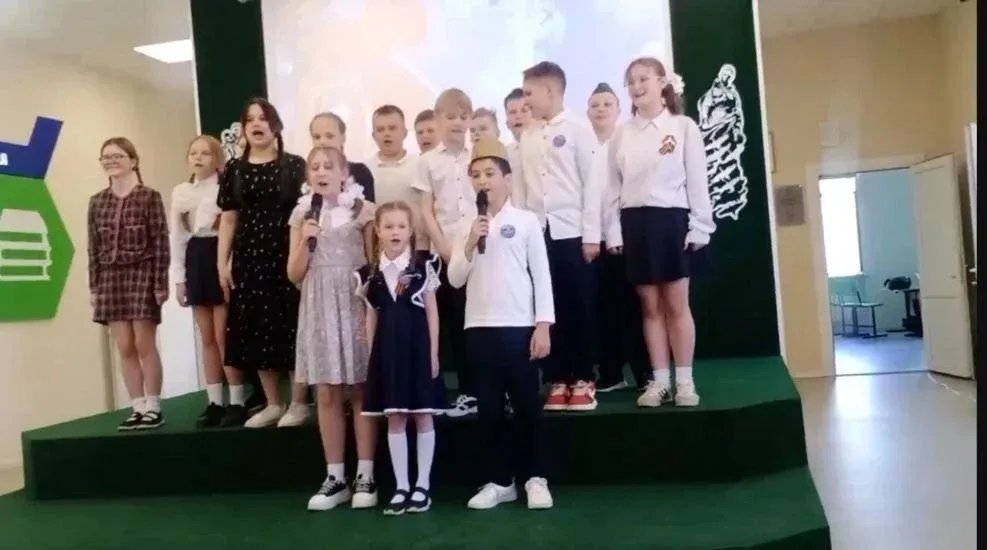 8  мая, в атмосфере тепла и добра в 3 корпусе МБОУ СОШ 3 прошел праздничный концерт, посвященный Дню