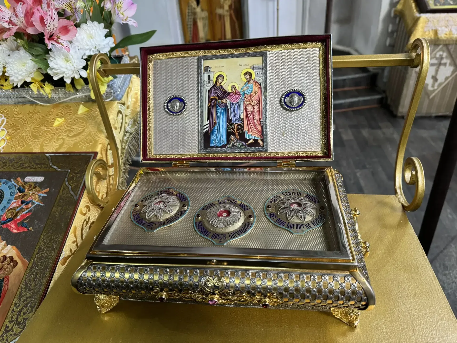 Пояс Пресвятой Богородицы – одна из величайших святынь, связанных с жизнью Пречистой Девы Марии По б