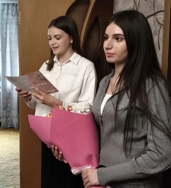 Сложно прожить долгую жизнь. Ещё сложнее прожить эту долгую жизнь вдвоём, создав семью, — не просто 