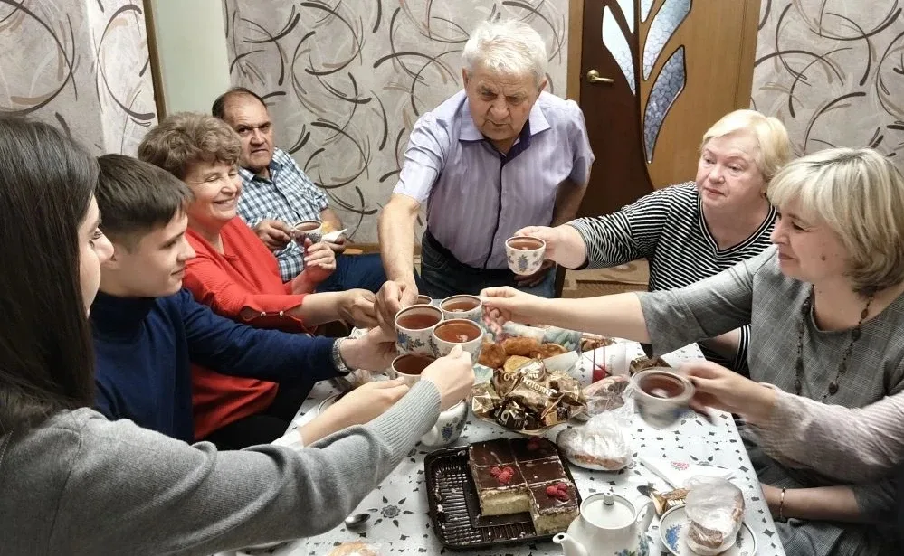 Сложно прожить долгую жизнь. Ещё сложнее прожить эту долгую жизнь вдвоём, создав семью, — не просто 