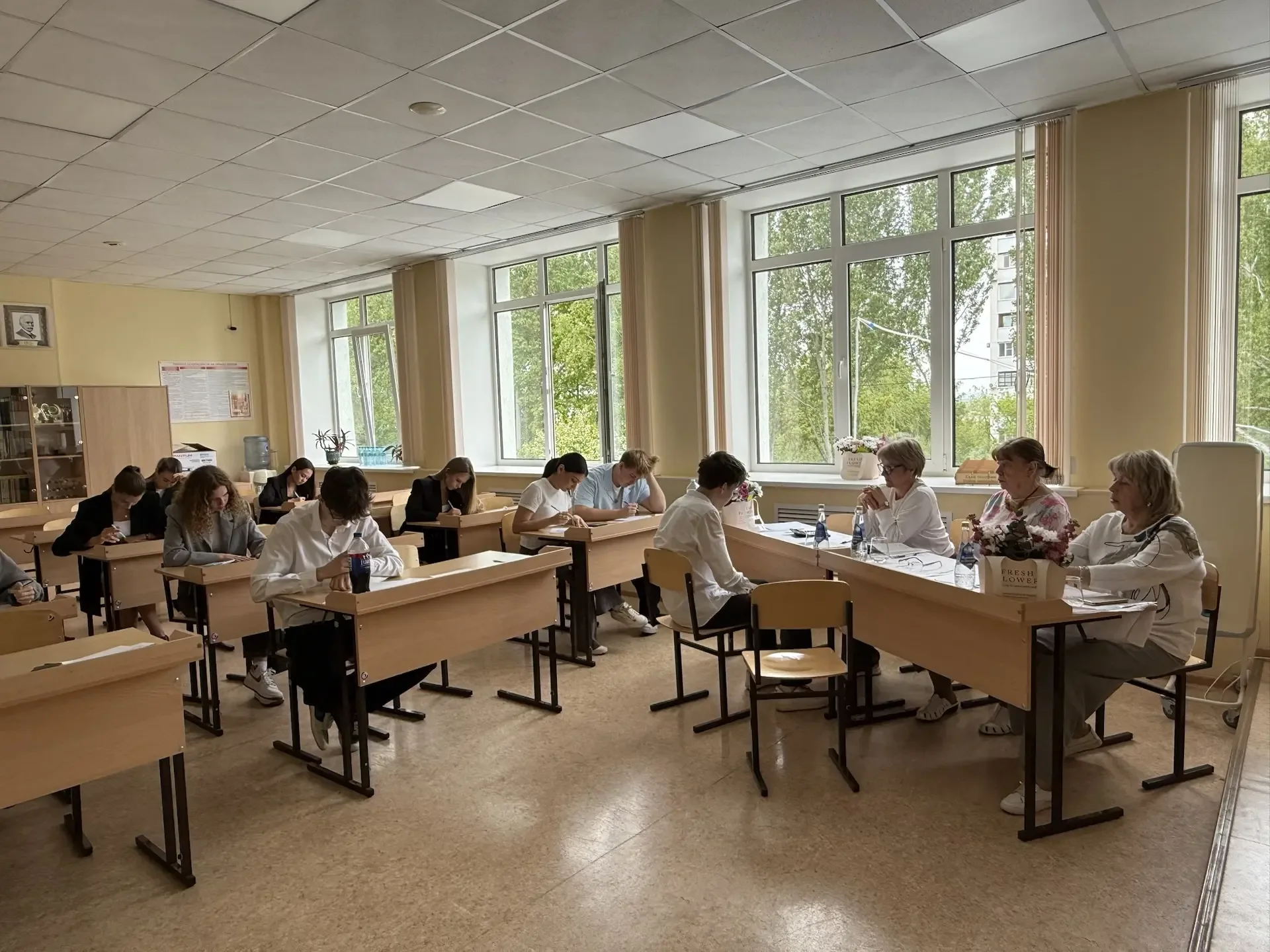 Сегодня в нашей школе дан старт самому ответственному и волнительному этапу весны — экзаменационной 