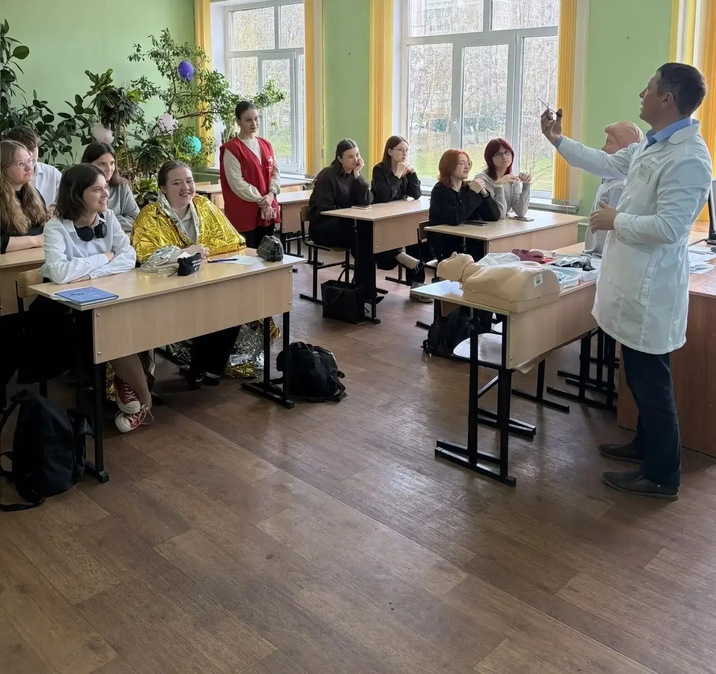 👥️️🏥ПЕРВАЯ ПОМОЩЬ – ЭТО ВАЖНО🏥👥️️  28 апреля 2026 года для учеников 10–ых классов нашей школы были о