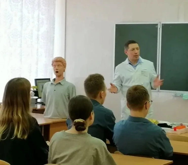 👥️️🏥ПЕРВАЯ ПОМОЩЬ – ЭТО ВАЖНО🏥👥️️  28 апреля 2026 года для учеников 10–ых классов нашей школы были о